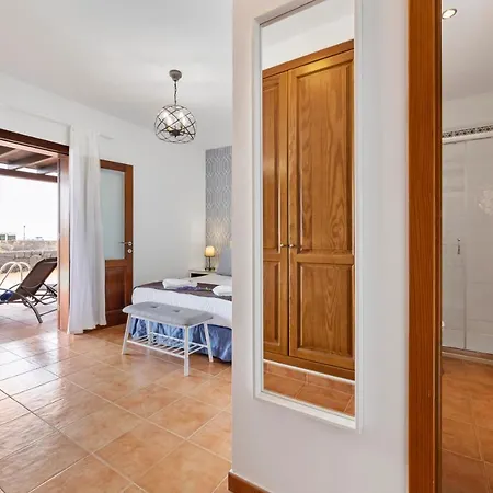 Lanzarote 3 Islas - Pool Heated Villa